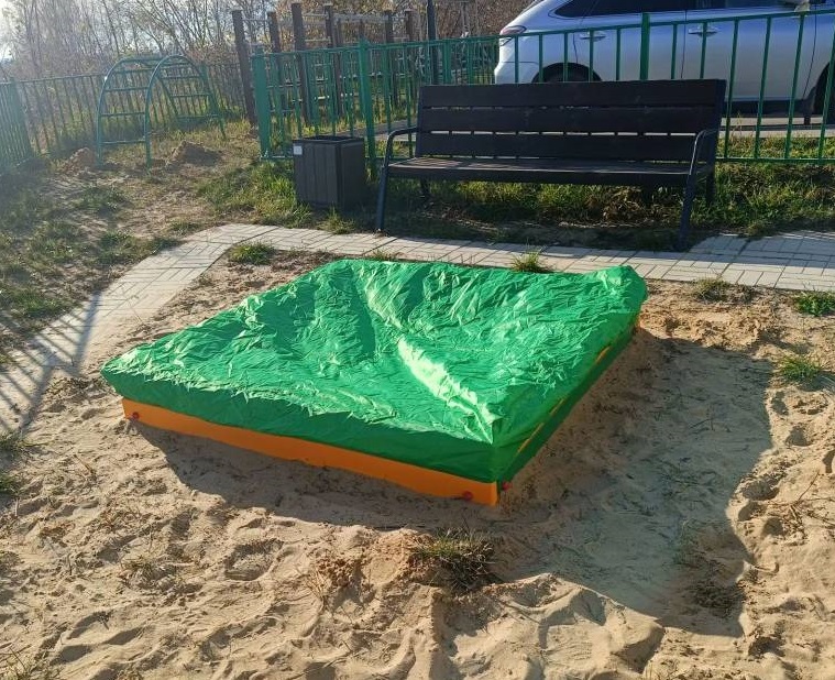 Песочница открытая деревянная 1500*1500*200 мм  -  П-1